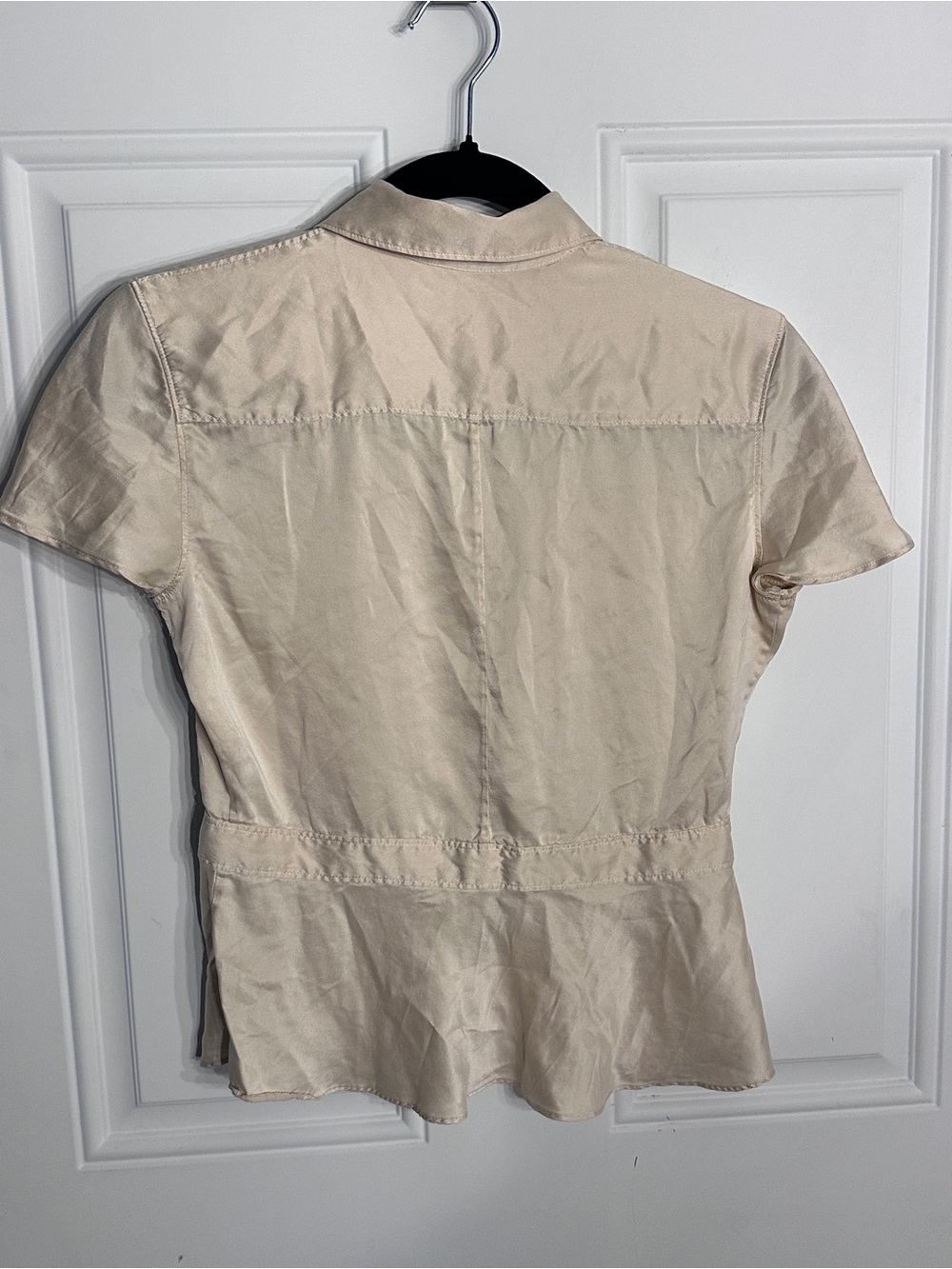 Banana Republic 100% silk Cream Short-Sleeve Button Front Blouse size XS - Picture 2 of 4